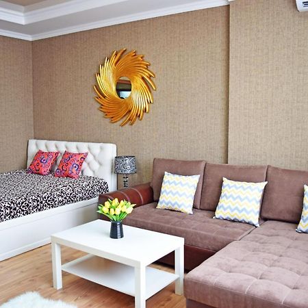 Sunny Apartment With Mountain View Bishkek Exteriör bild
