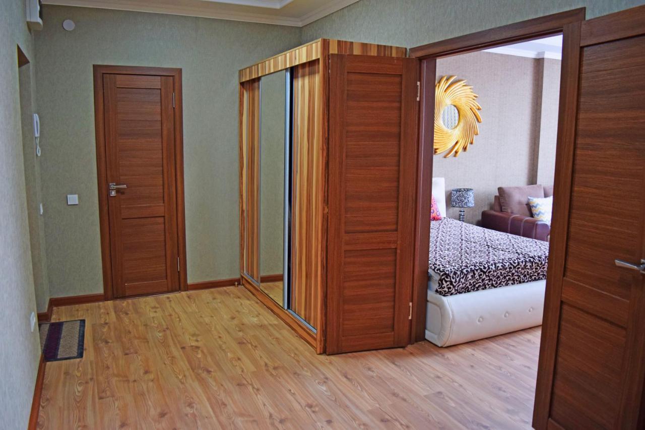 Sunny Apartment With Mountain View Bishkek Exteriör bild