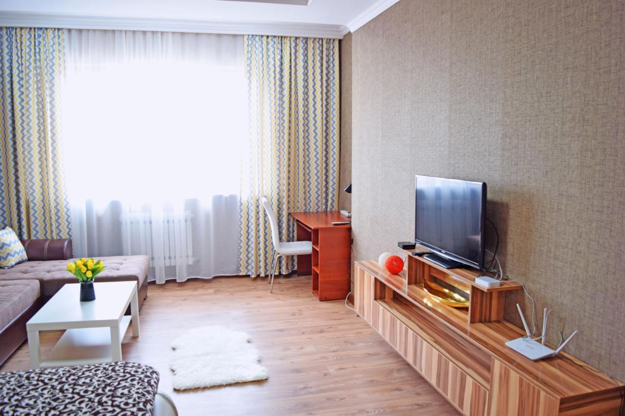 Sunny Apartment With Mountain View Bishkek Exteriör bild