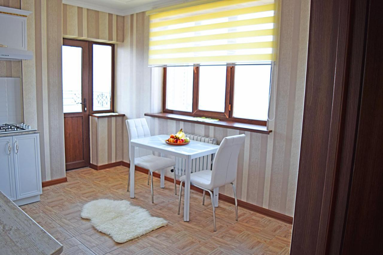 Sunny Apartment With Mountain View Bishkek Exteriör bild